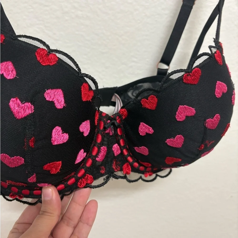 Victoria's Secret Angels Black and Pink,Red Heart Bra Size 32DDD Embroidered